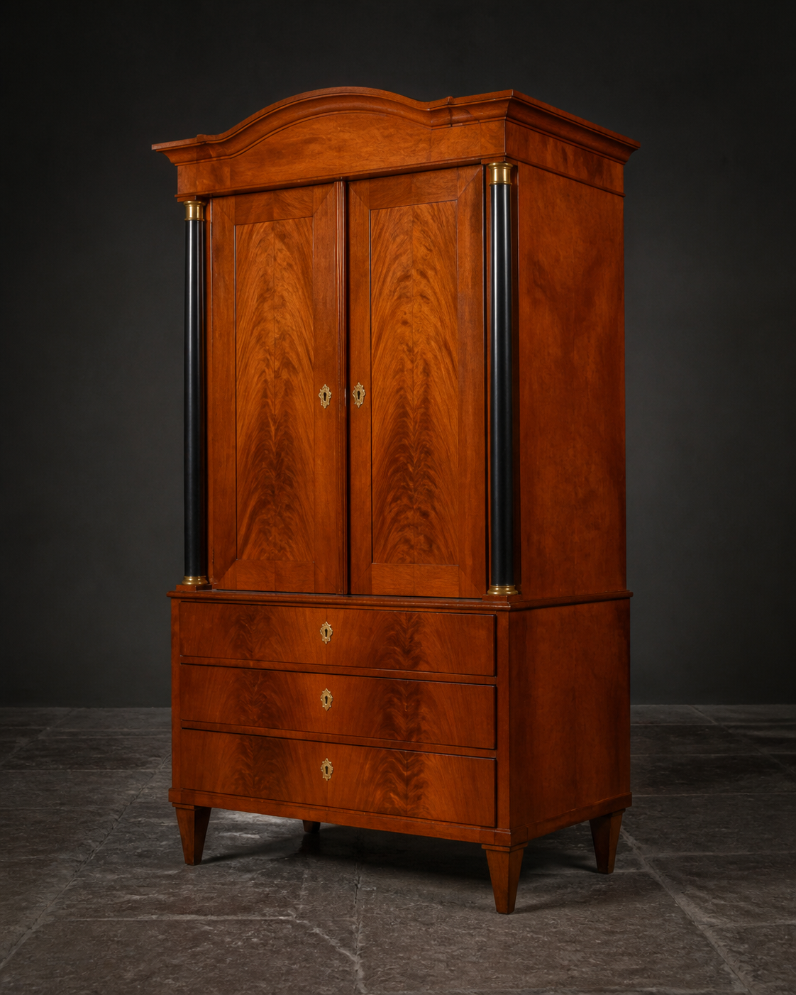 Biedermeier Schrank Gesamtansicht